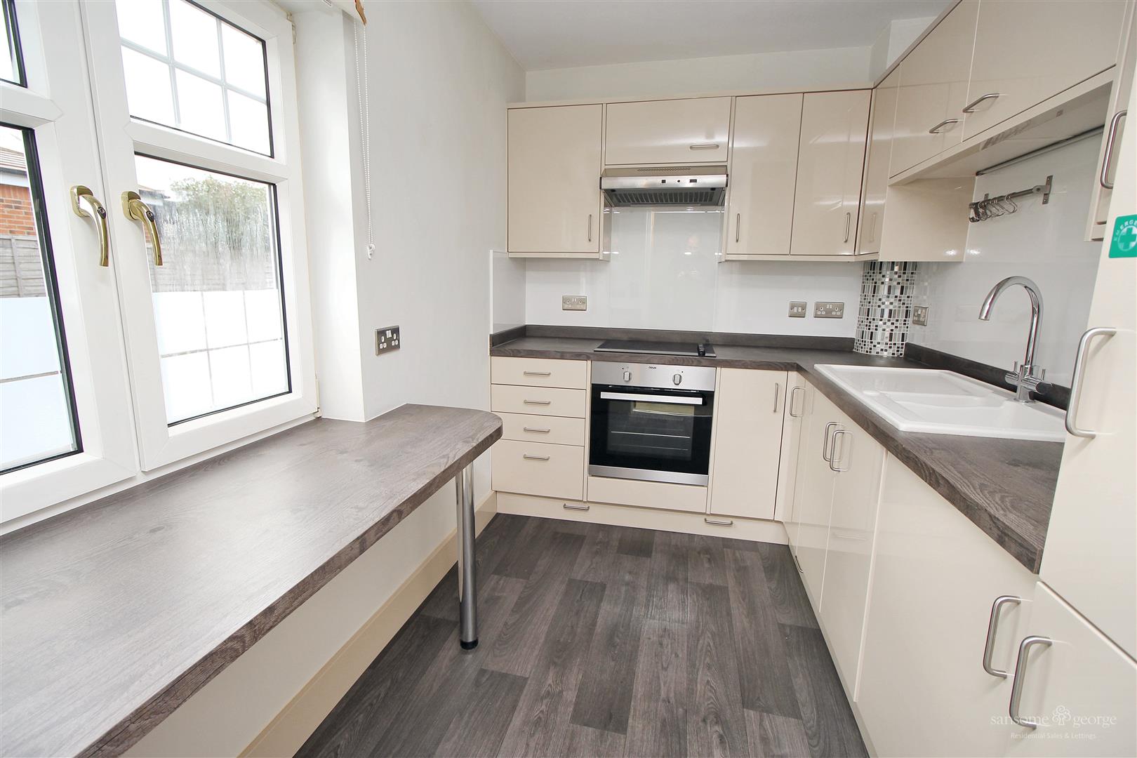 2 bed property in Park Lane, Reading